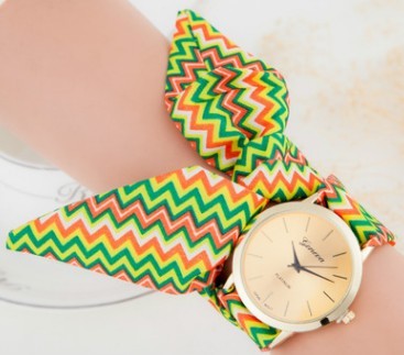 Striped printed gold shell watch